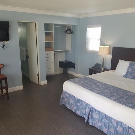 Carousel Beach Inn Fort Myers Beach Exterior photo
